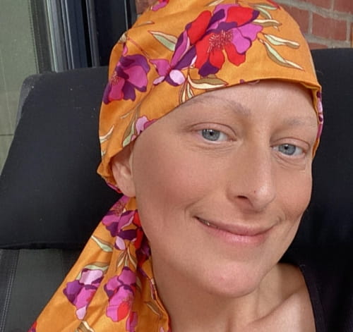 Amélie Fahey wearing a headscarf