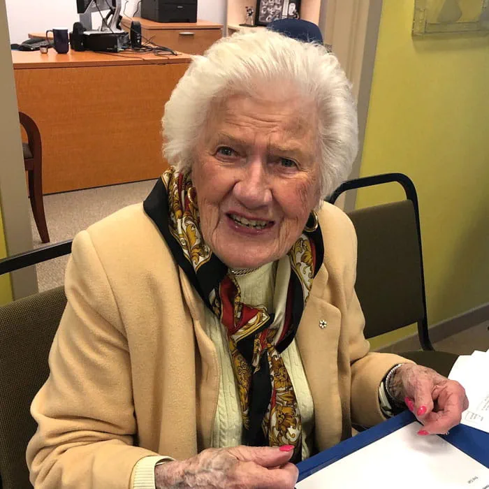 Margot Reid, plus ancienne bénévole de la SCC (depuis plus de 70 ans!) et donatrice de longue date